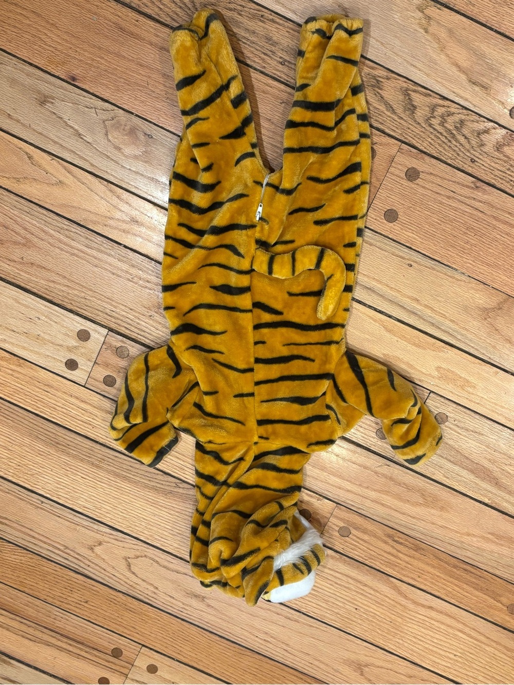 Michley Tiger Plush Hooded One-Piece Baby Costume Yellow Tiger size 6-12months - Picture 2 of 2